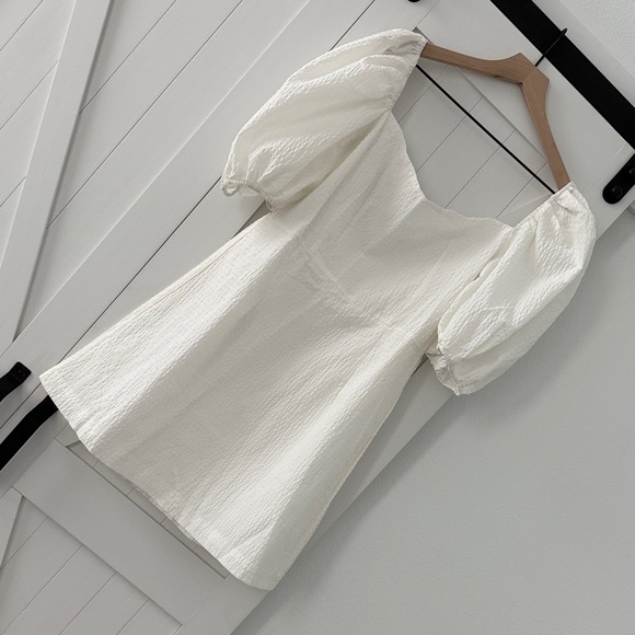 Elegant White Puff Sleeve Top - Picture 1 of 4